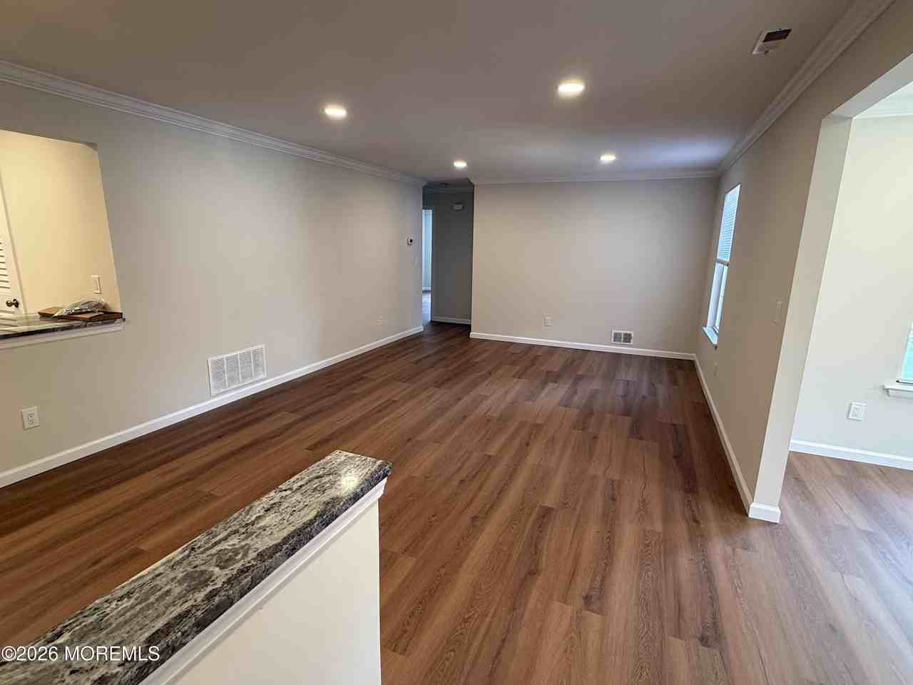 709 Zlotkin Cir #6 - Photo 5 of 18