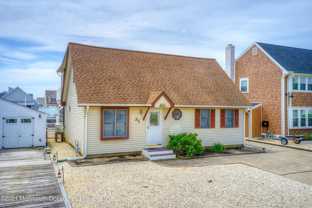 31 Peggy Ln - Photo 1 of 1
