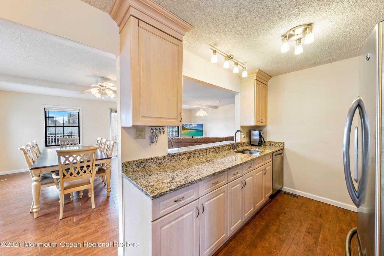 31 Peggy Ln - Photo 5 of 41