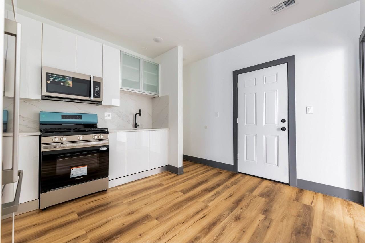 7642 S Throop St #2 - Photo 5 of 14