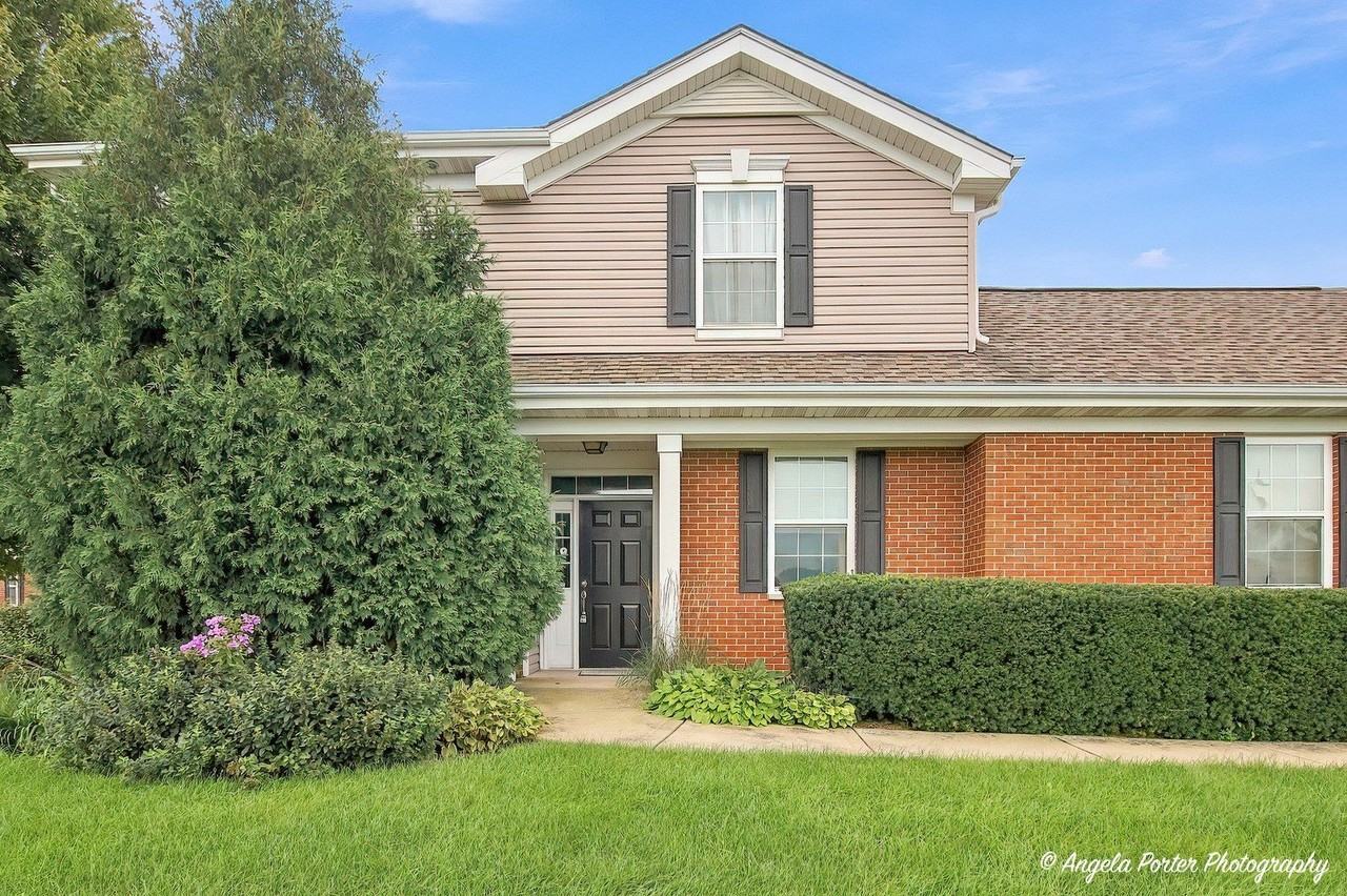 1028 Draper Rd - Photo 2 of 29