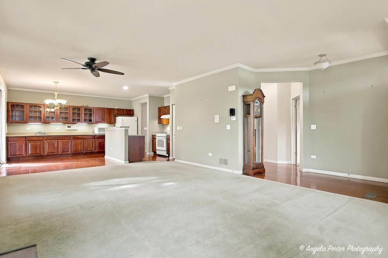 1028 Draper Rd - Photo 5 of 29