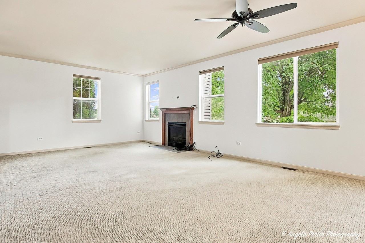 1028 Draper Rd - Photo 7 of 29