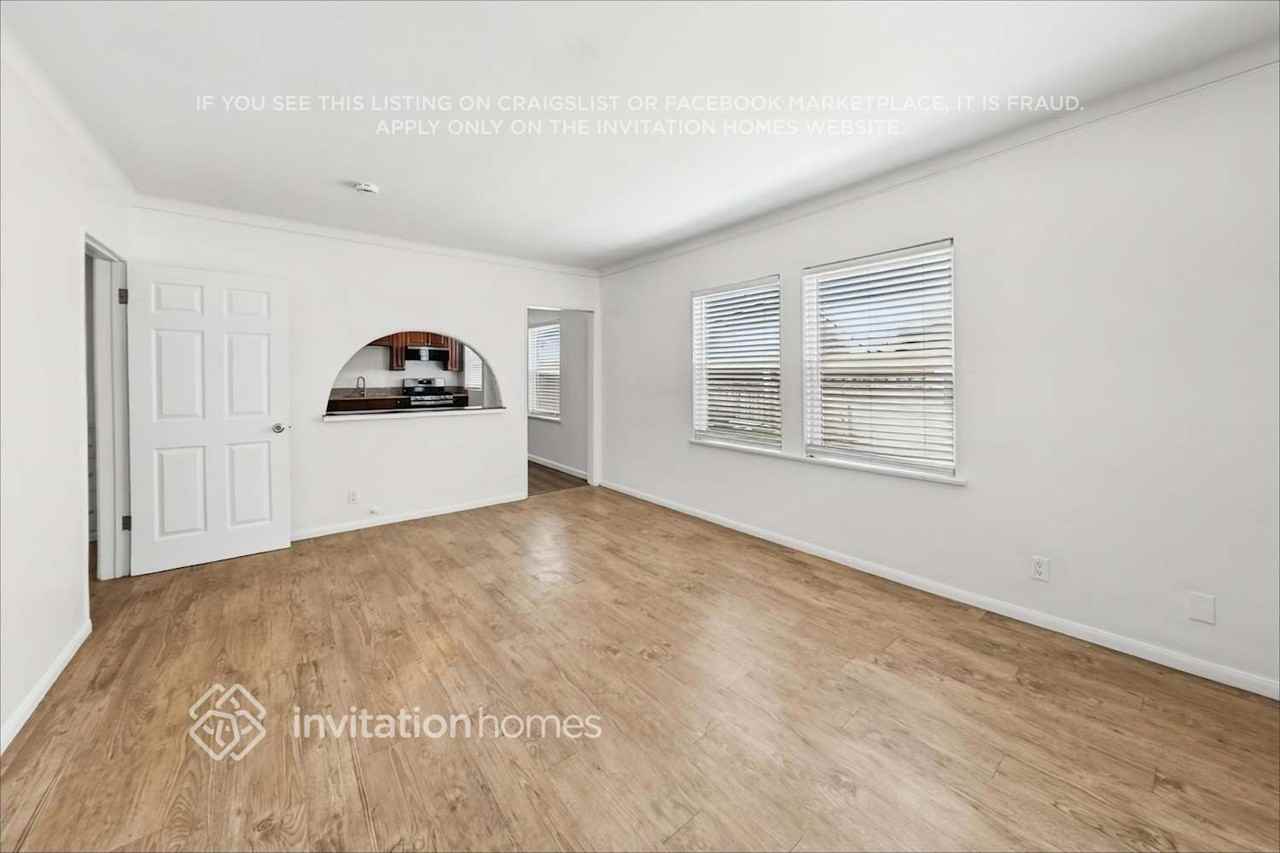 814 N Alexander St - Photo 4 of 19