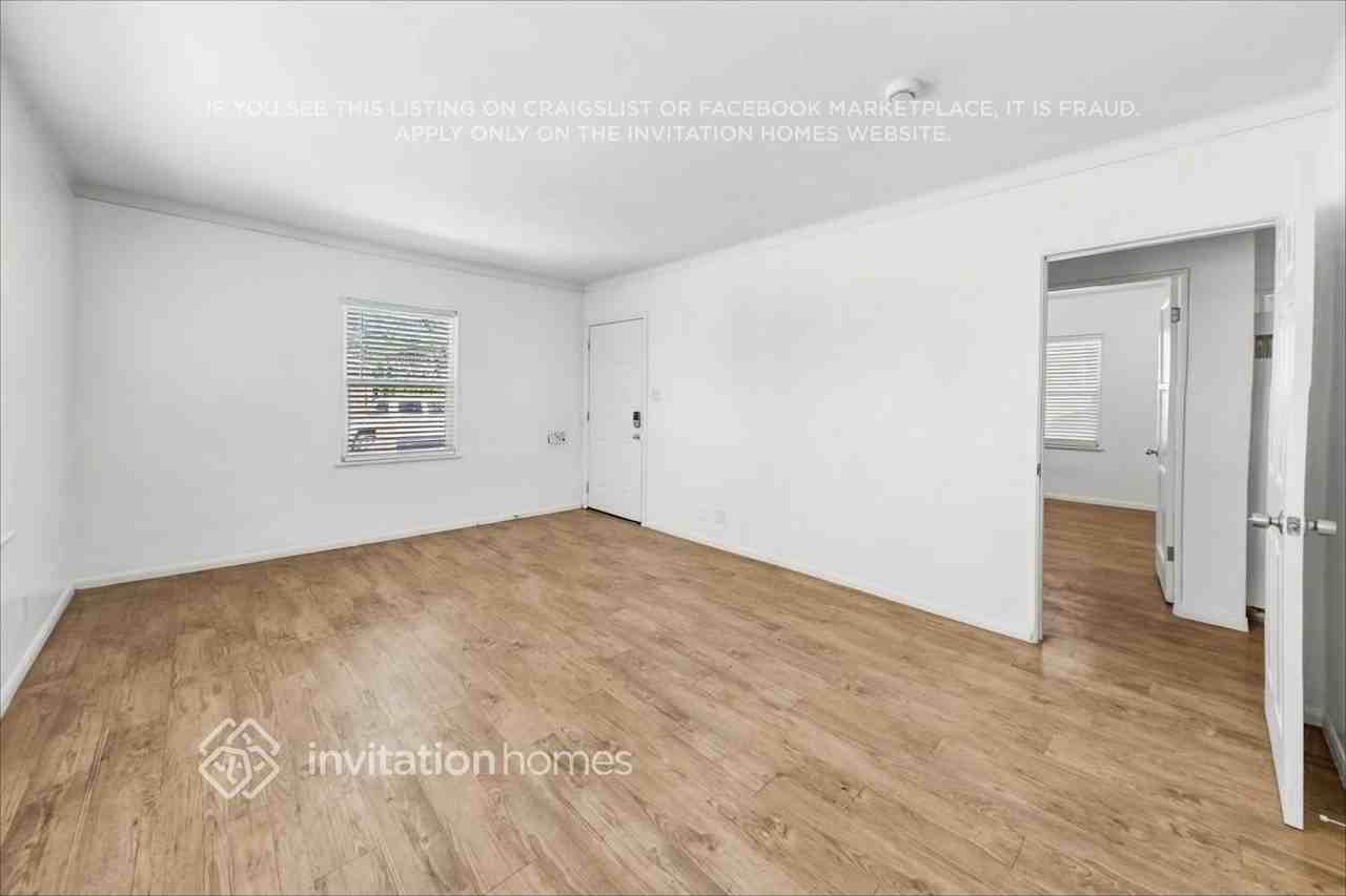 814 N Alexander St - Photo 5 of 19