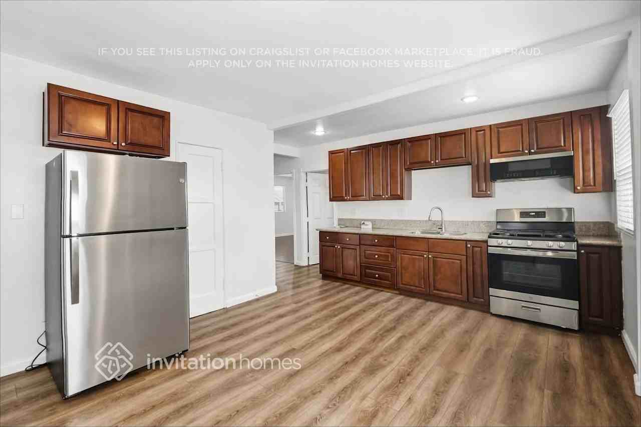 814 N Alexander St - Photo 6 of 19