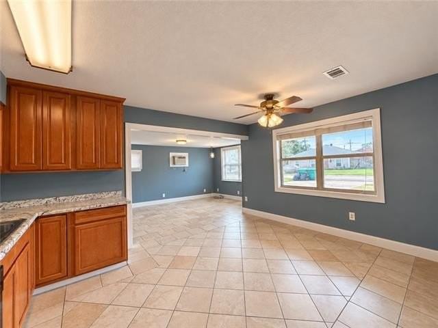 140 Johns Hopkins Dr - Photo 3 of 10
