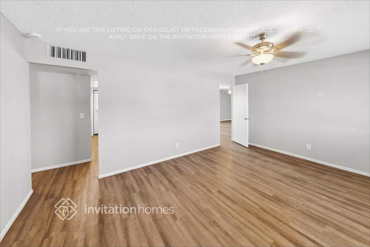 3321 W Laurel Ln - Photo 4 of 19