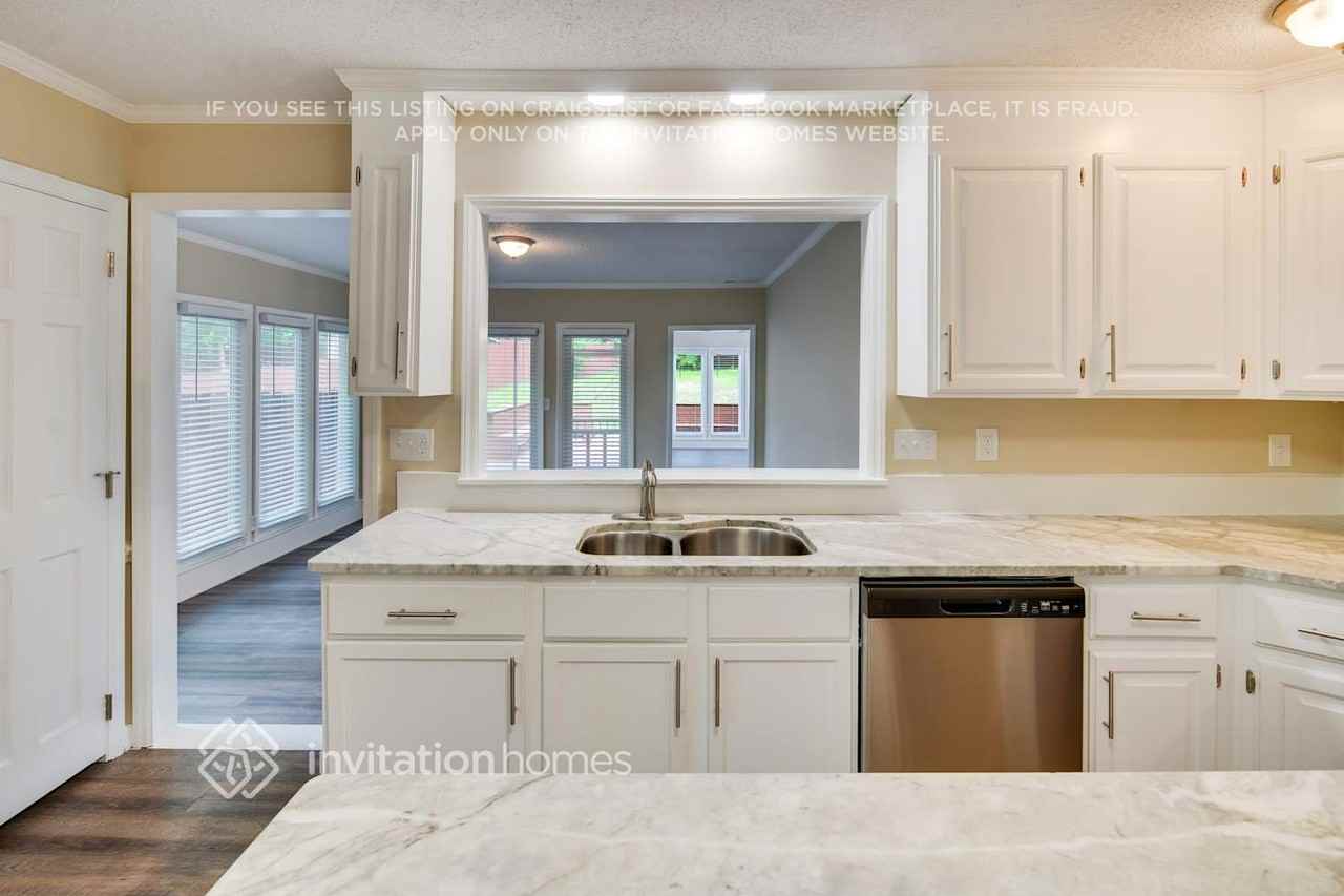 6541 Dougherty Dr - Photo 7 of 32