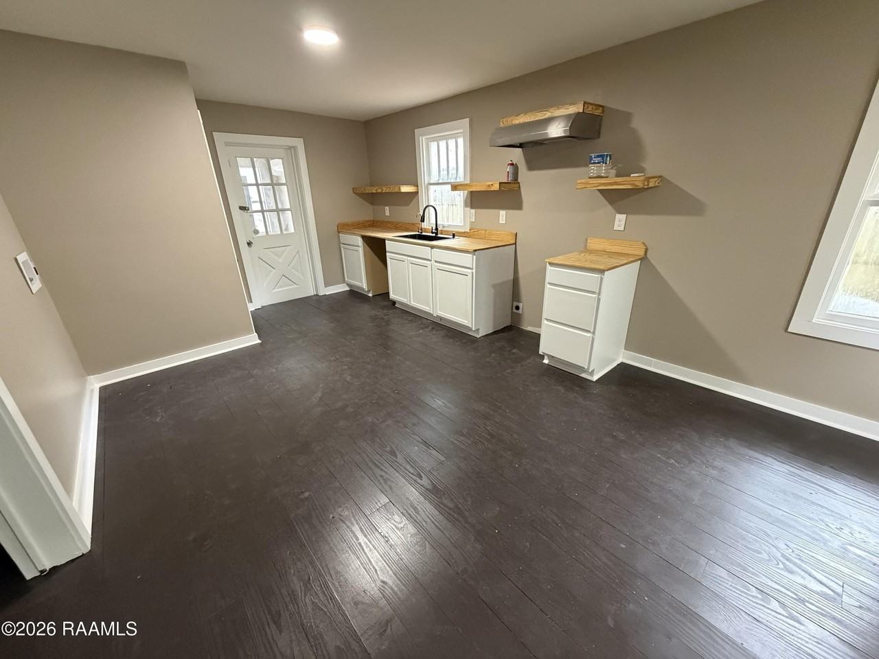 116 9th St #B - Photo 3 of 8