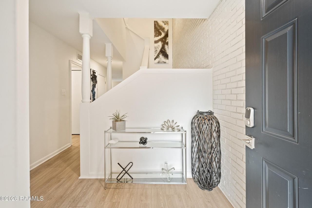 1327 W Saint Mary Blvd - Photo 4 of 24