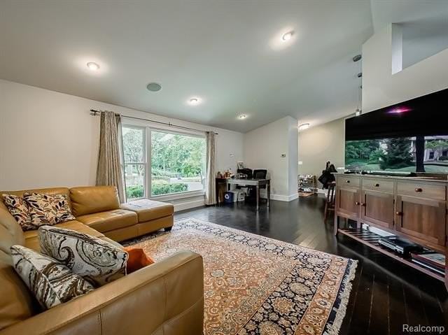 1021 Dowling Rd - Photo 3 of 50