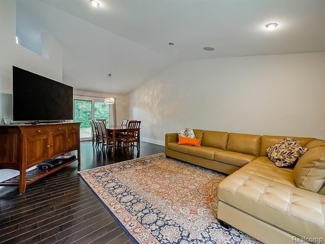 1021 Dowling Rd - Photo 4 of 50
