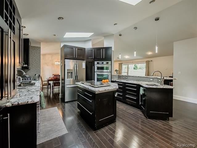 1021 Dowling Rd - Photo 6 of 50