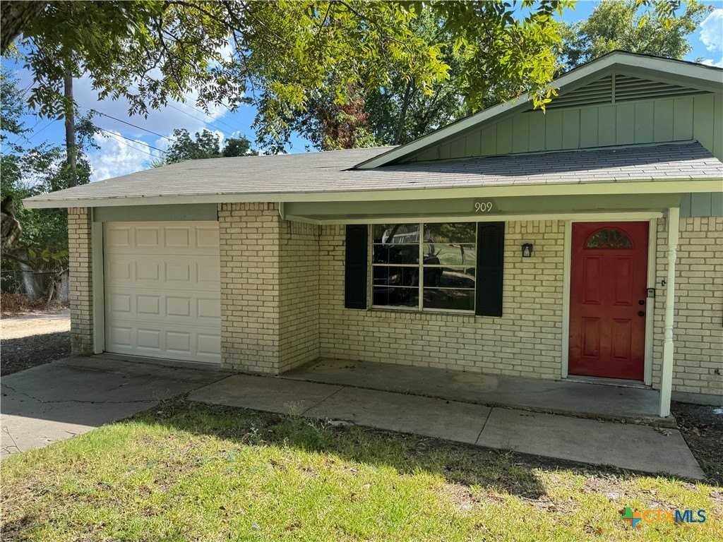 909 W Munroe Ave - Photo 2 of 5