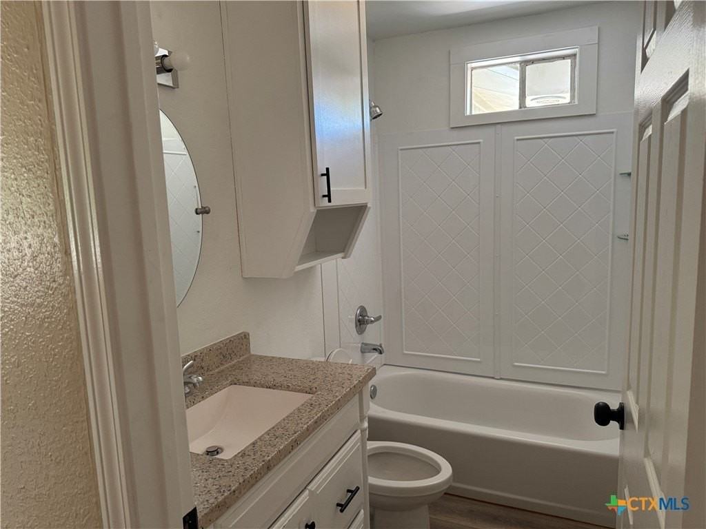 909 W Munroe Ave - Photo 5 of 5