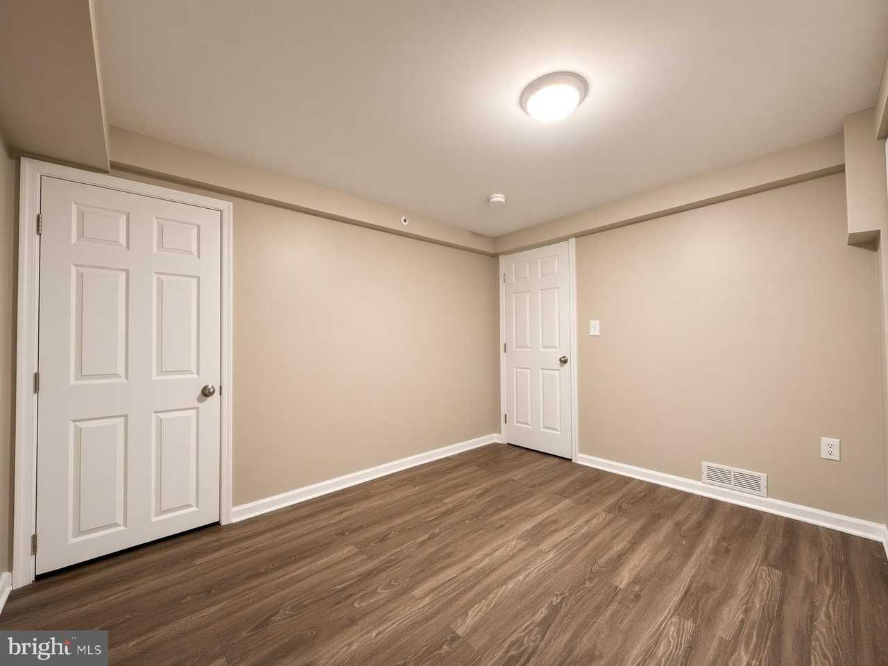 8101 Burkart Ct - Photo 3 of 34