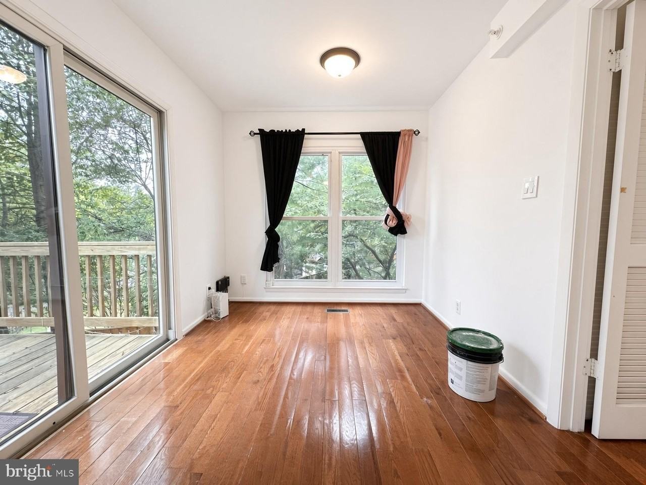 8101 Burkart Ct - Photo 6 of 34