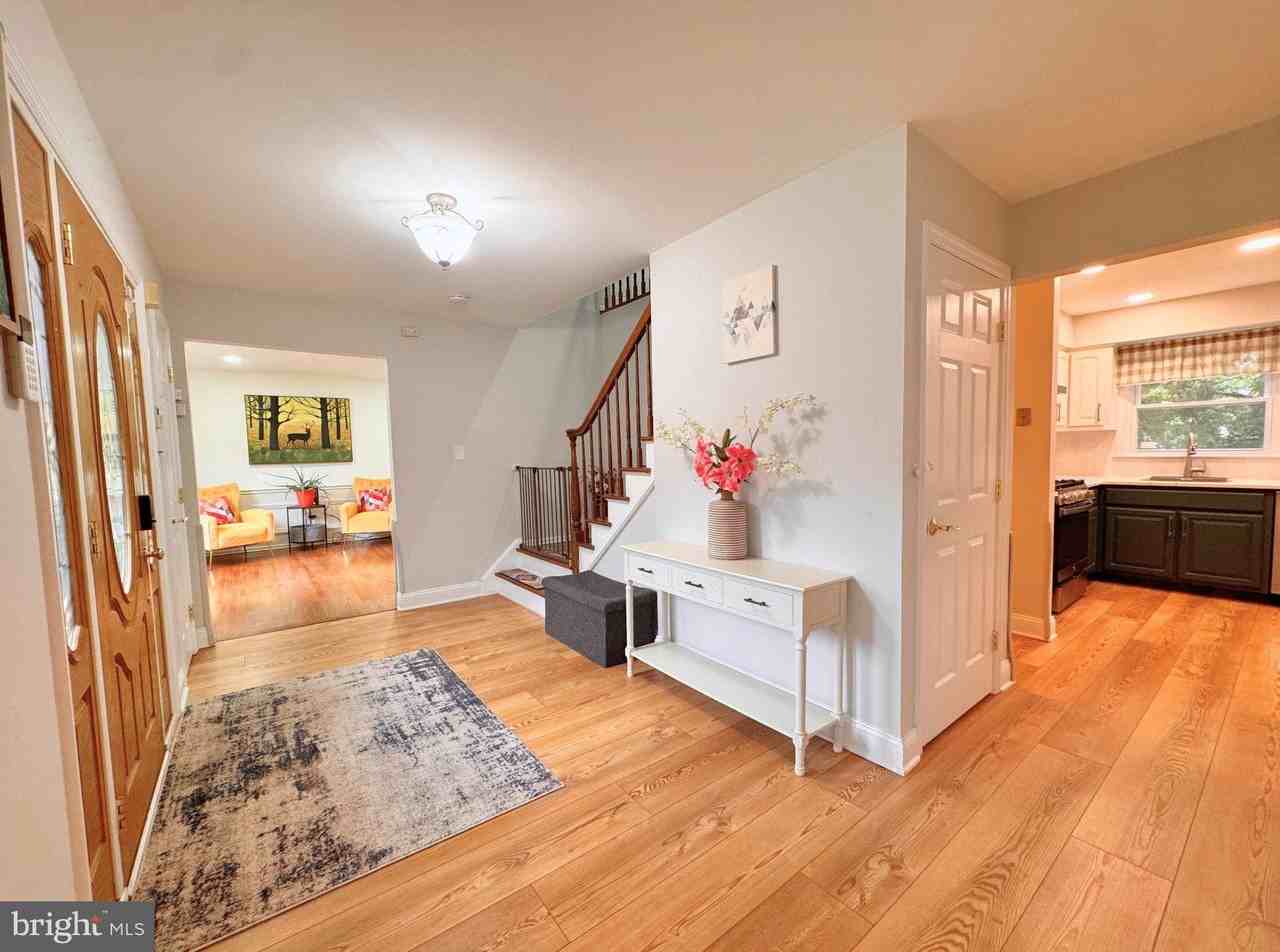 24 Poplar Ave - Photo 4 of 29