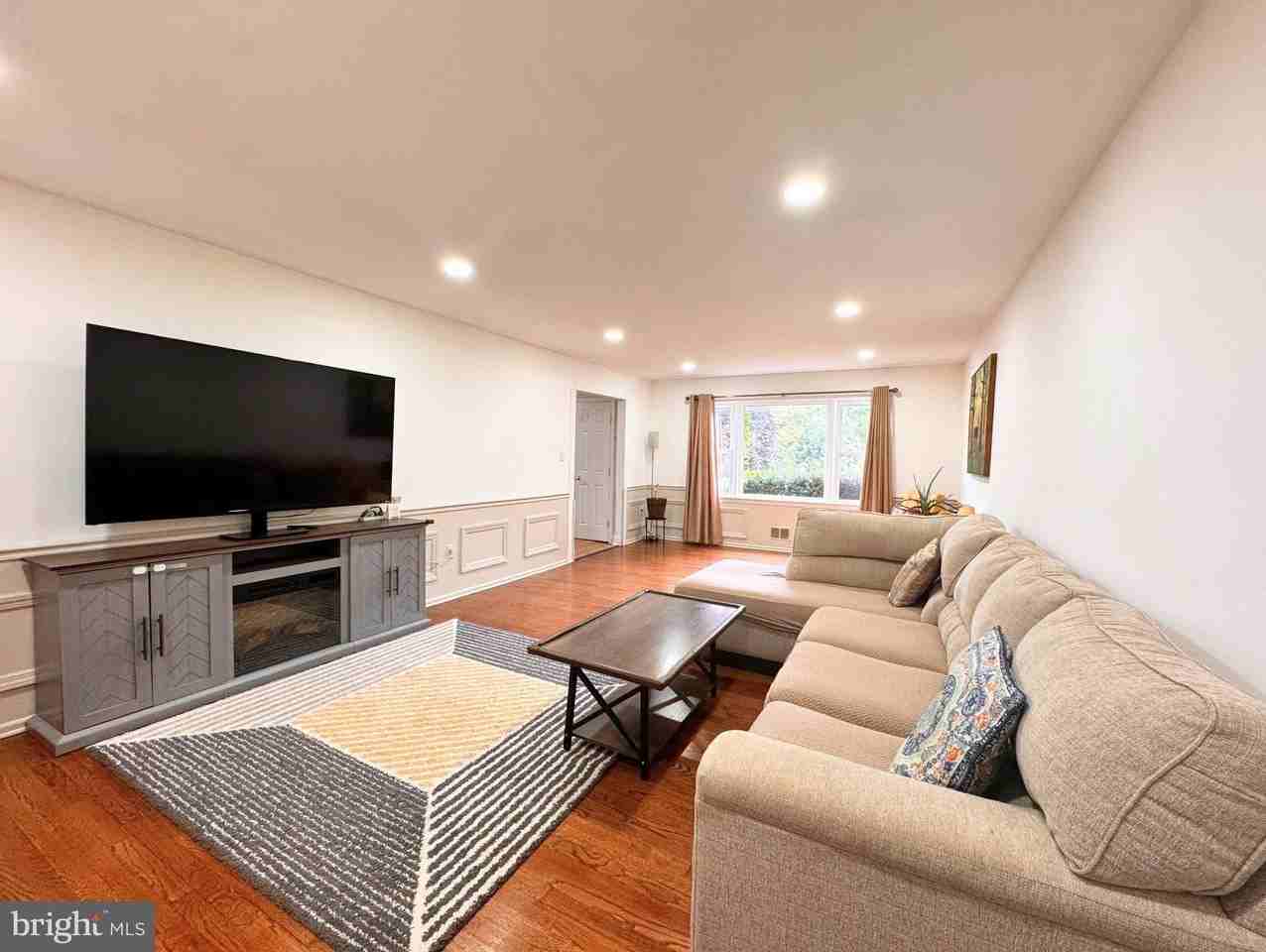24 Poplar Ave - Photo 6 of 29