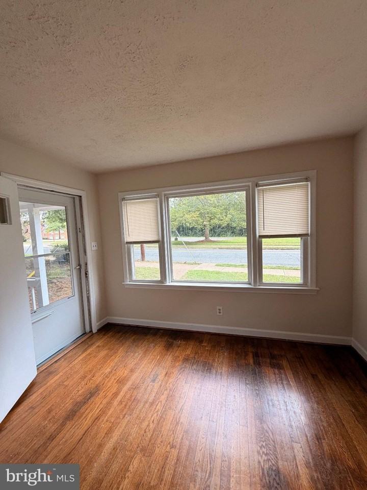 1602 Fall Hill Ave - Photo 2 of 10