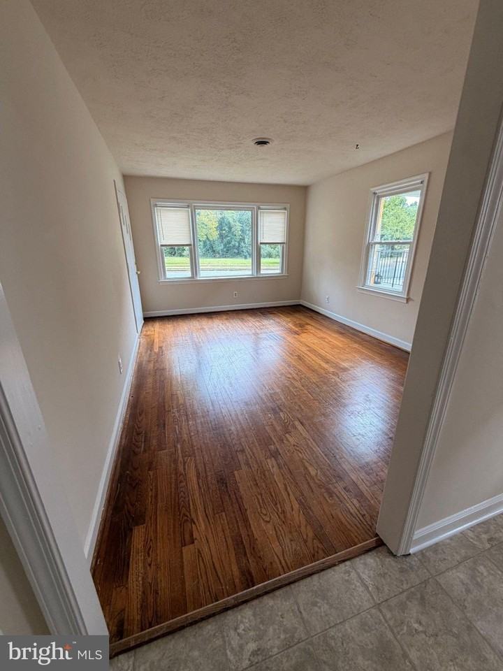 1602 Fall Hill Ave - Photo 3 of 10