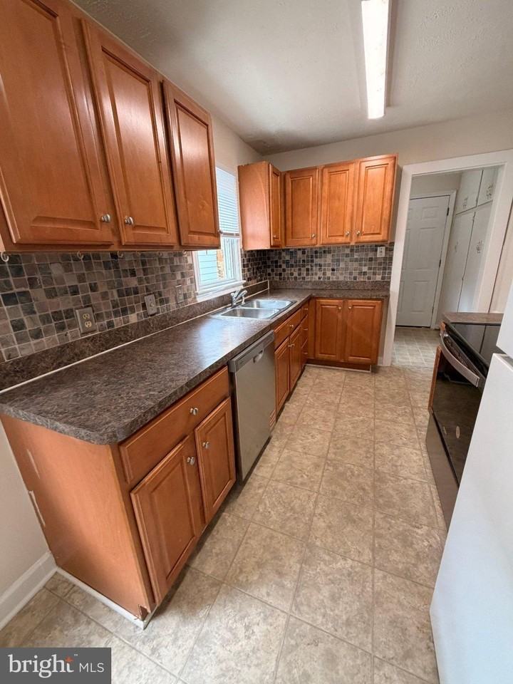 1602 Fall Hill Ave - Photo 5 of 10