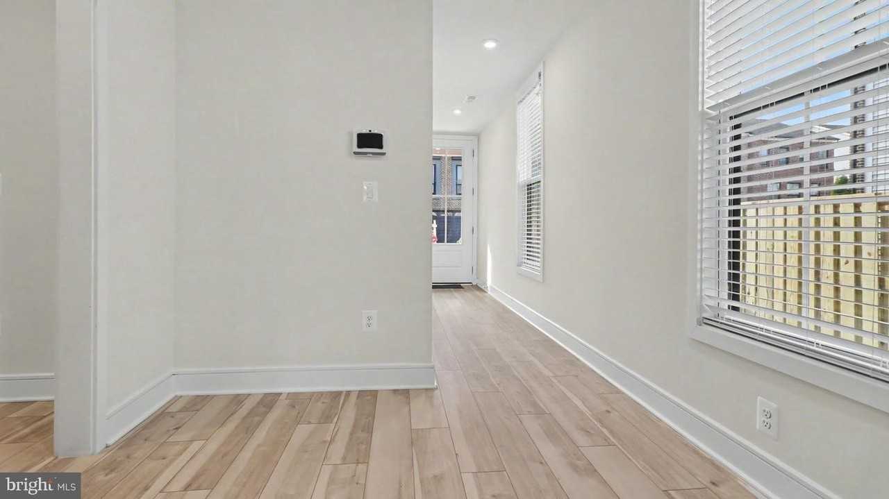 43595 Farringdon Sq - Photo 7 of 50