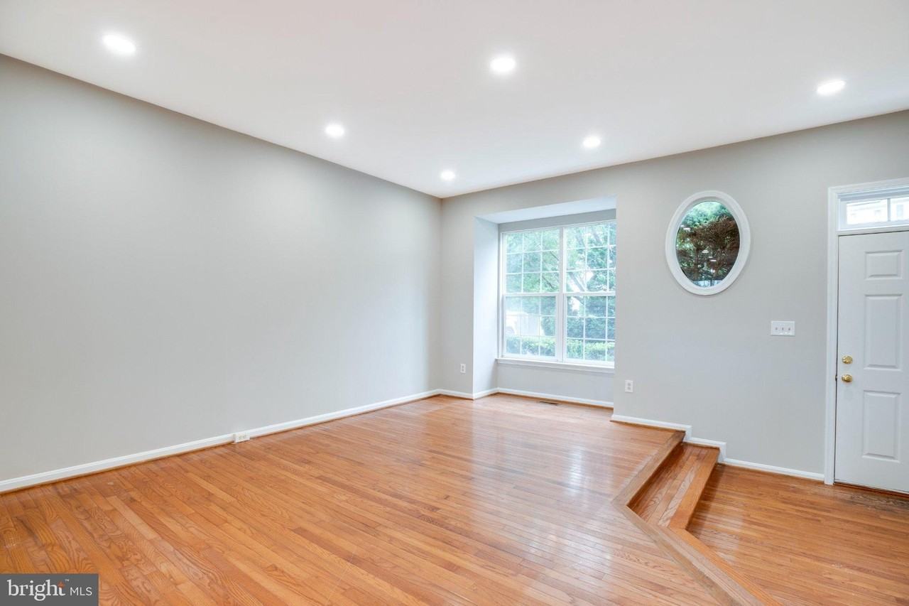 10222 Magnolia Grove Dr - Photo 3 of 49