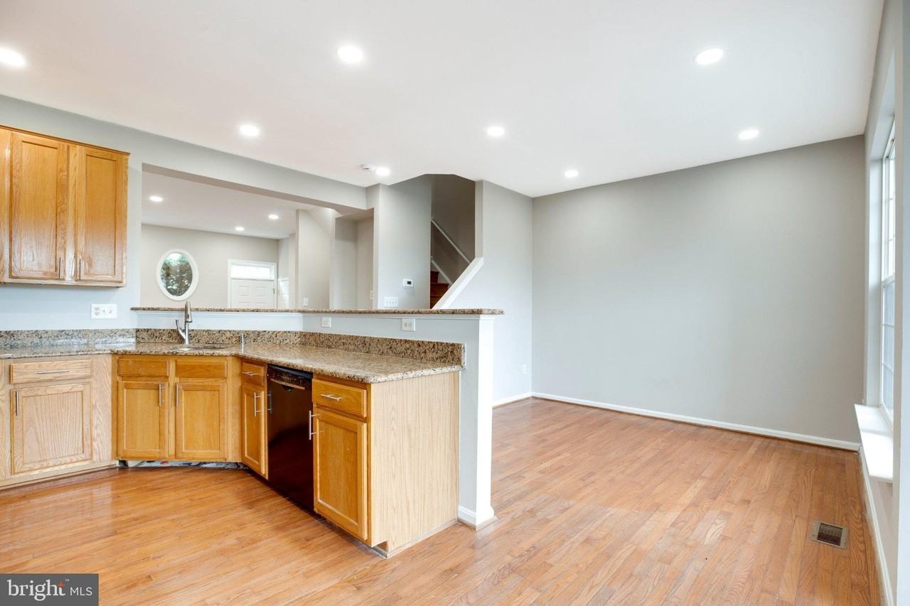 10222 Magnolia Grove Dr - Photo 7 of 49