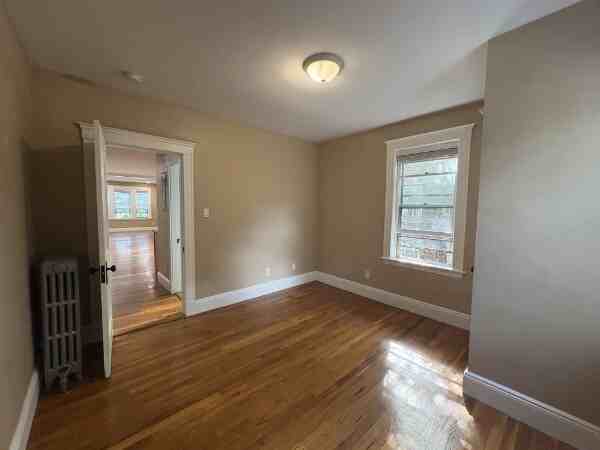 305 Belgrade Avenue - Photo 4 of 5