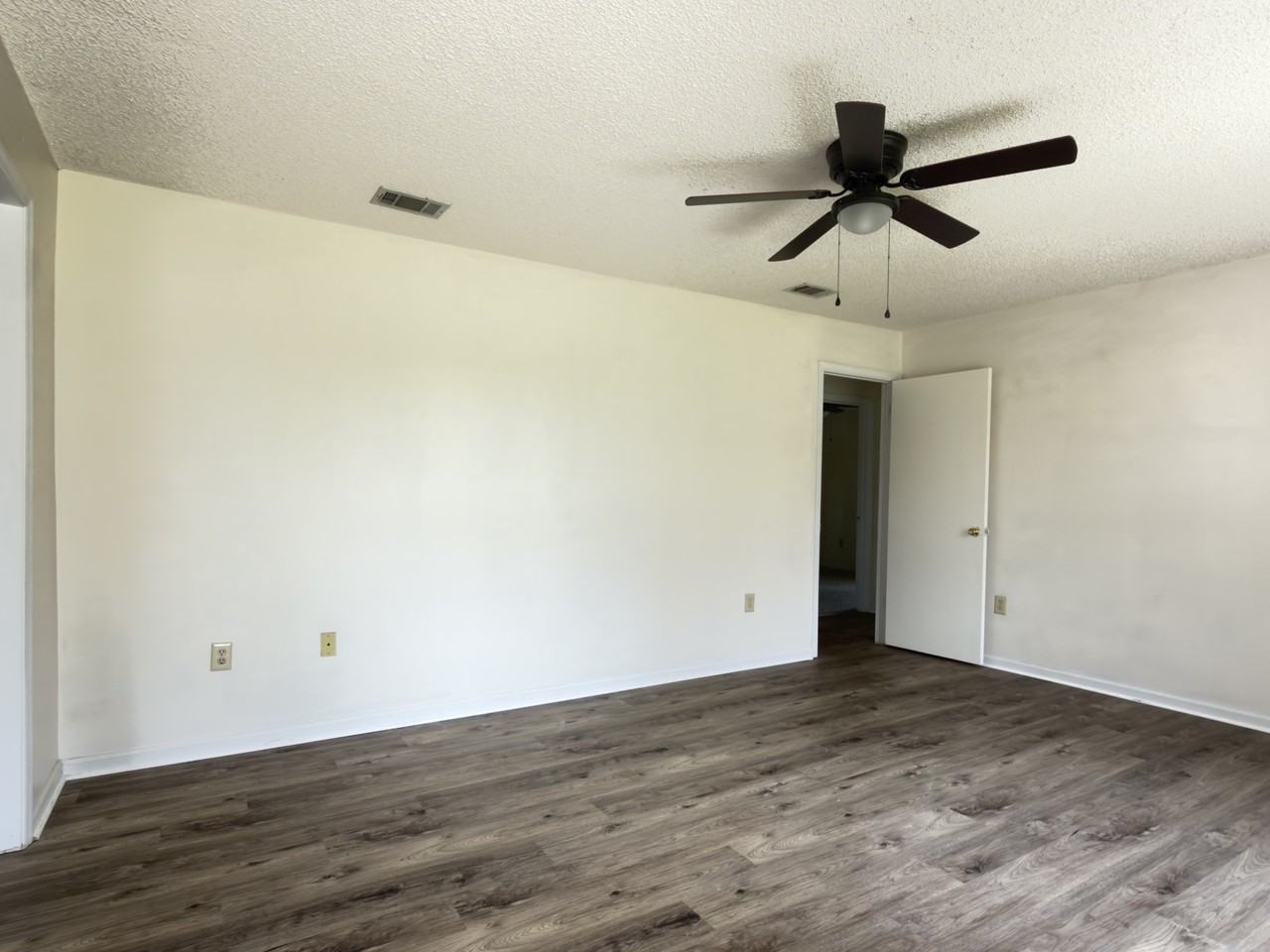4060 Northlake Drive - Photo 2 of 12