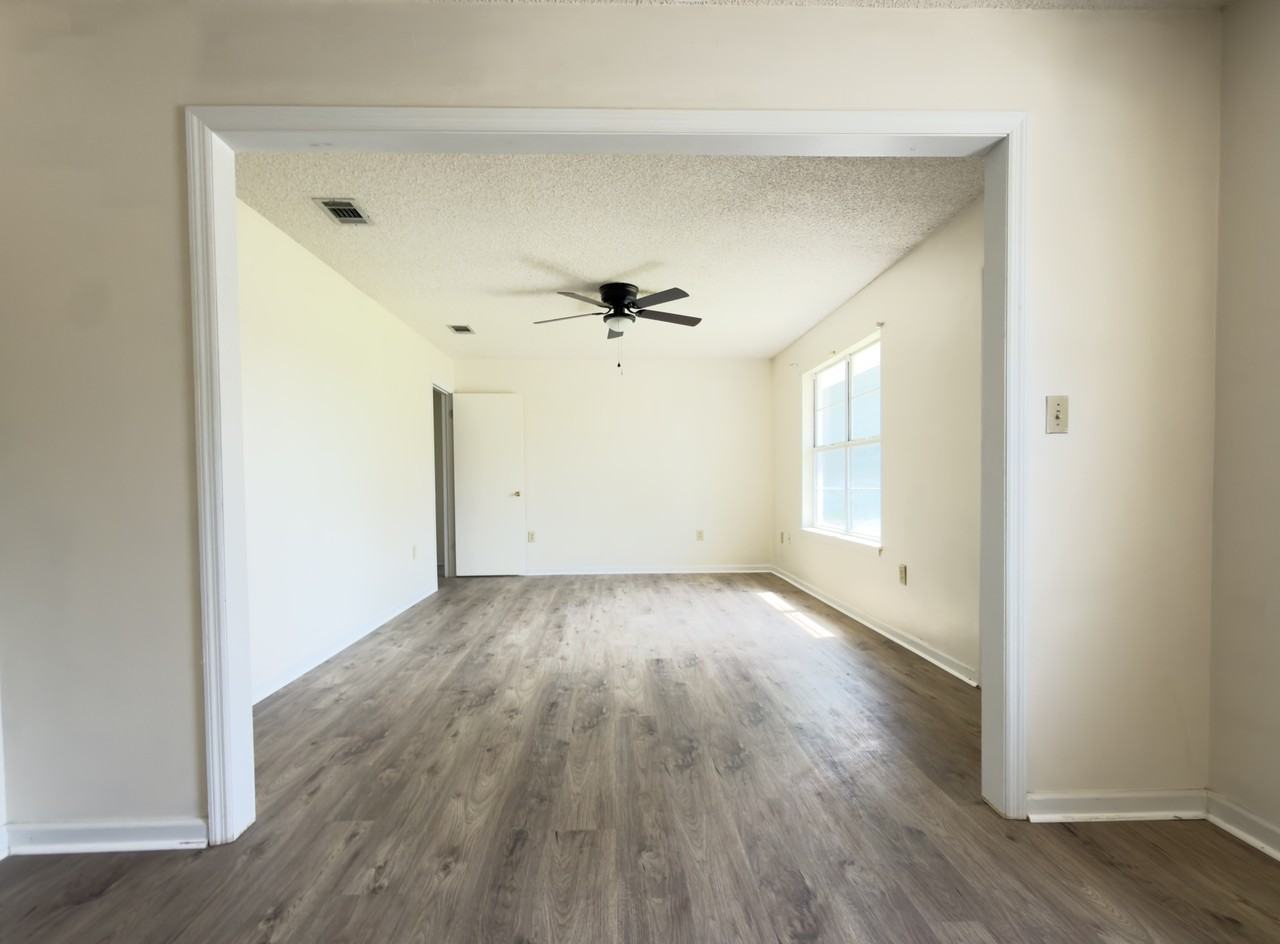 4060 Northlake Drive - Photo 3 of 12