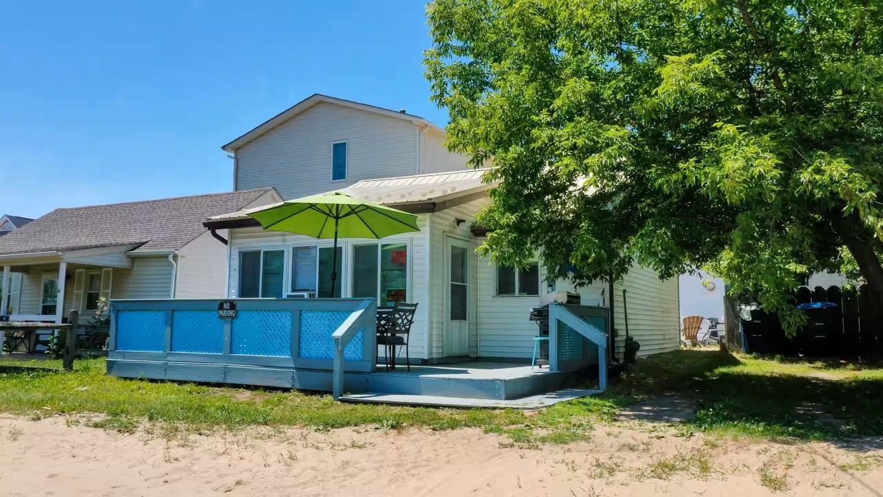 1006 Newton St - Photo 6 of 10