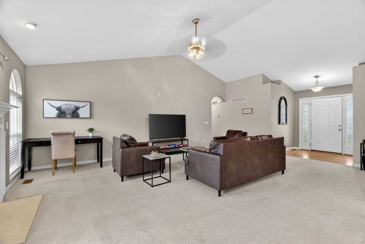 27 Crimson Leaf Ct #1511793P - Photo 2 of 30