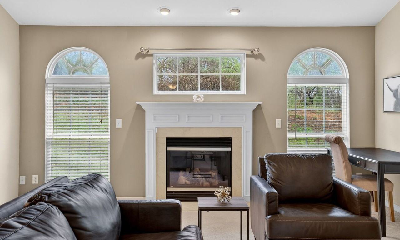 27 Crimson Leaf Ct #1511793P - Photo 4 of 30