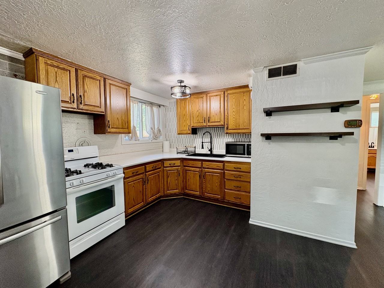 1535 Sw - Photo 3 of 20