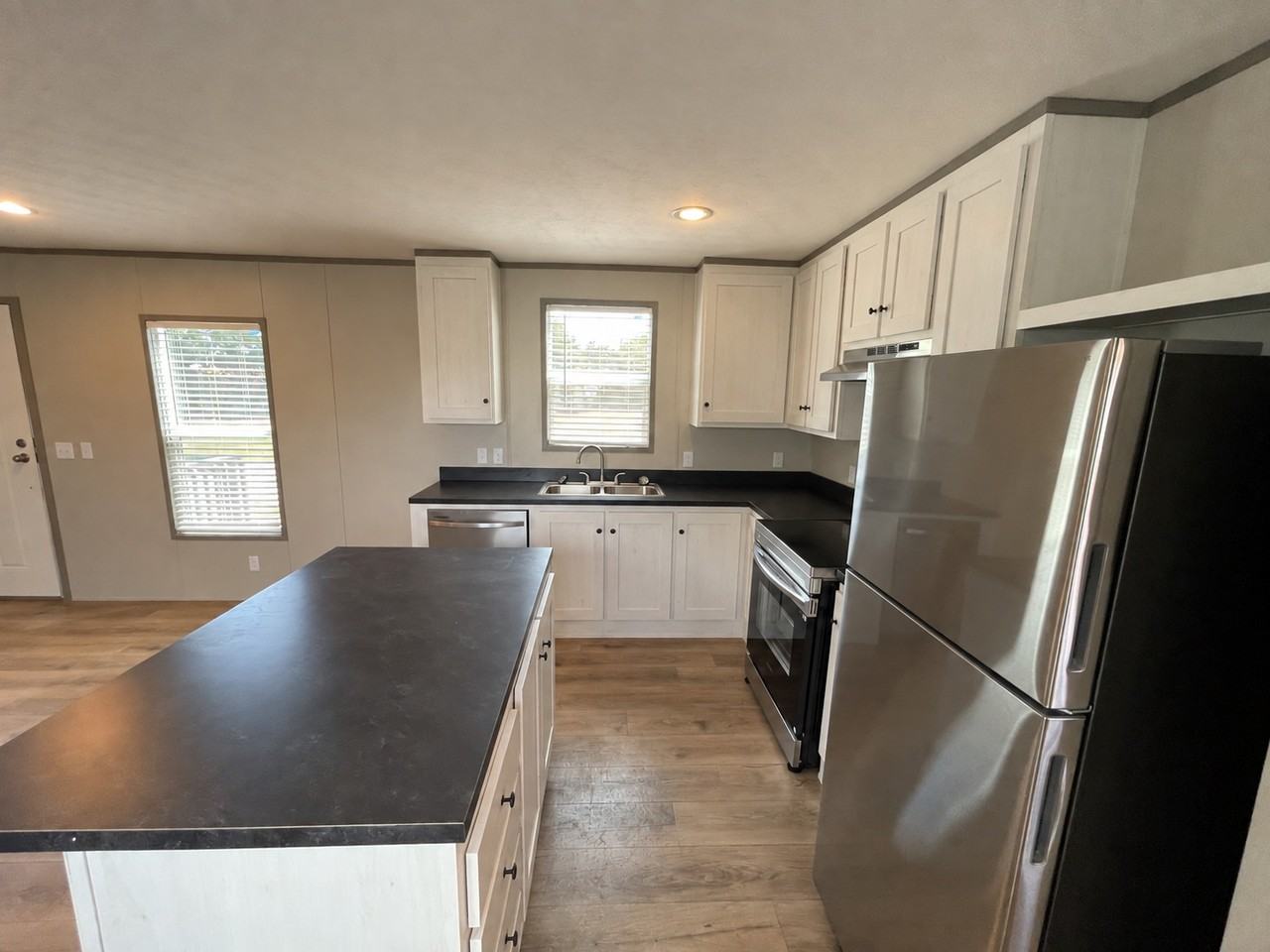 106 Pine Cone Dr - Photo 4 of 17