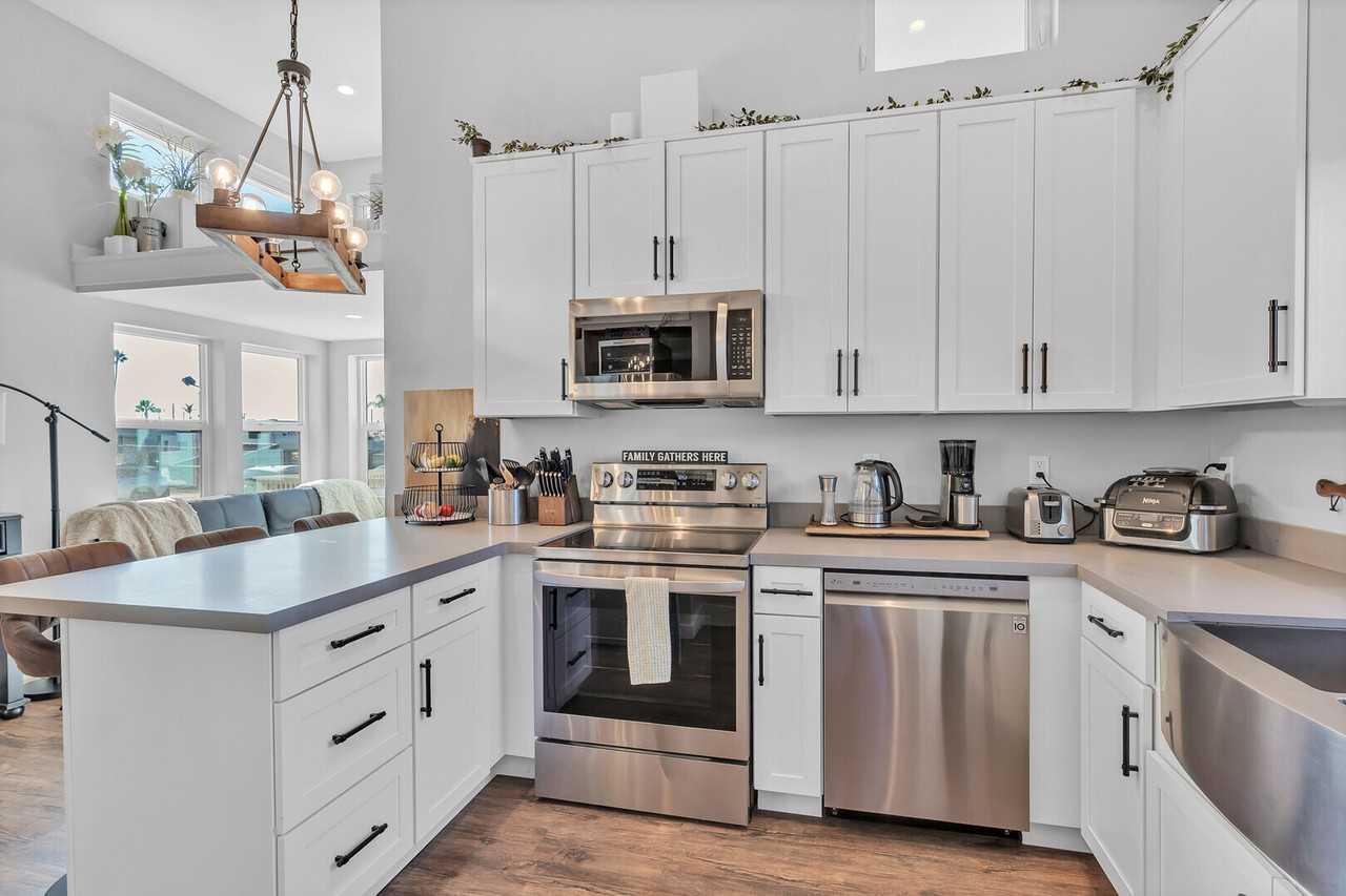 522 Leonard Ave #2 - Photo 5 of 21