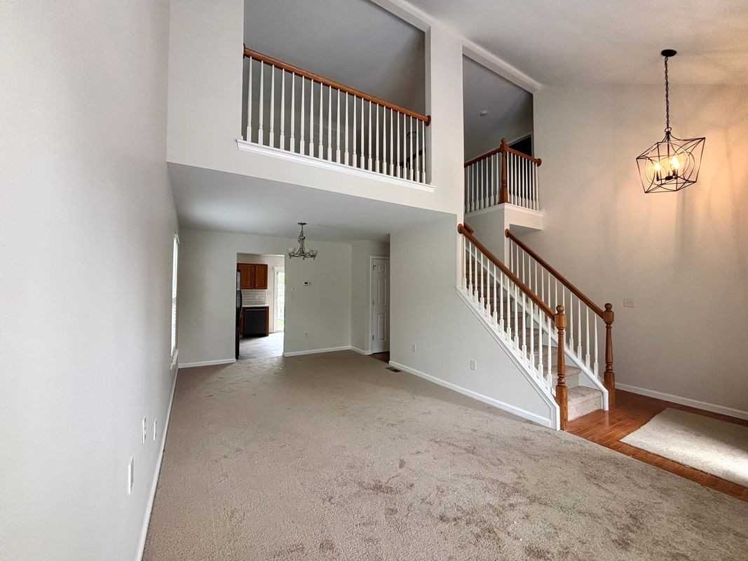 1537 Cambridge Dr - Photo 2 of 3
