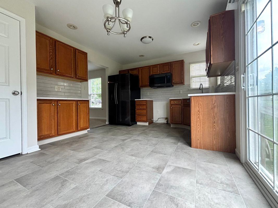 1537 Cambridge Dr - Photo 3 of 3