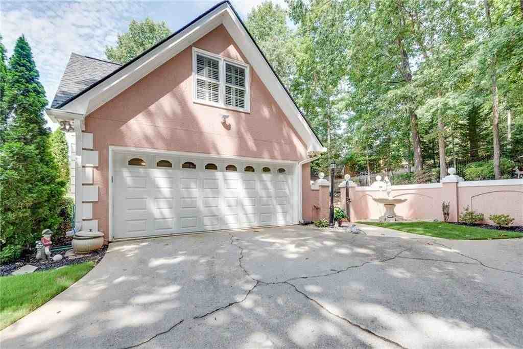 1281 Lake Washington Dr - Photo 5 of 46