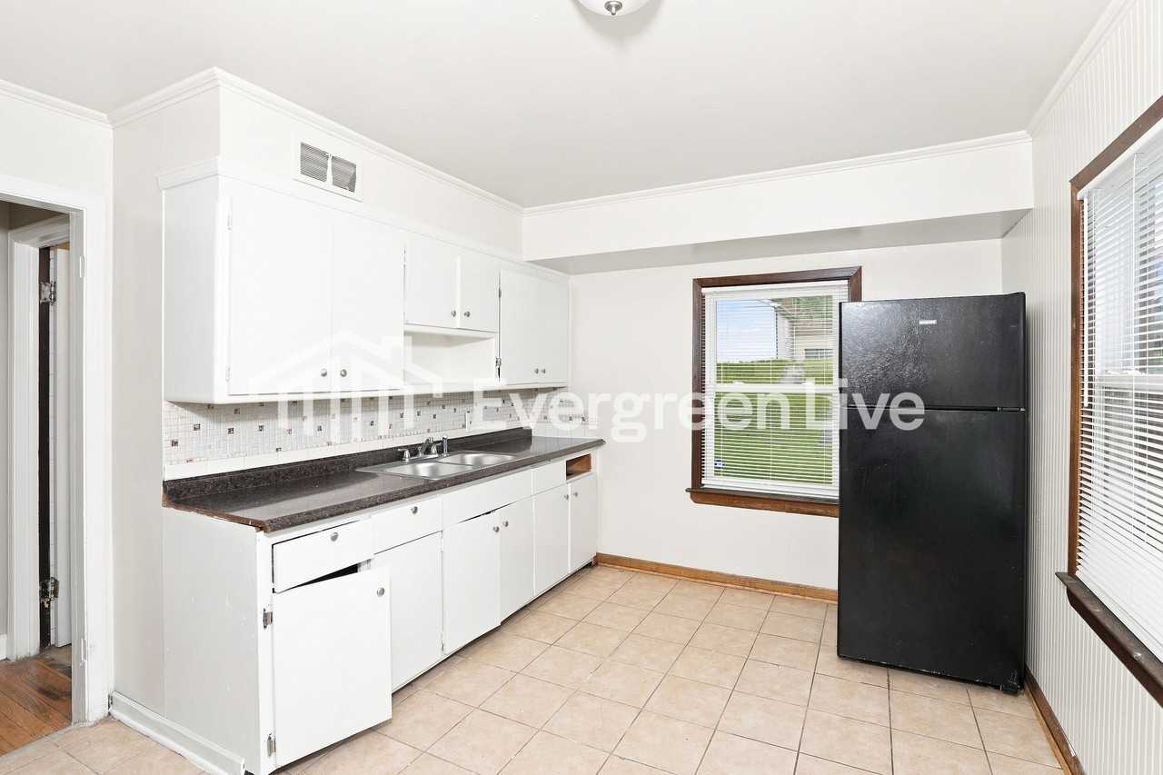 3524 N 60th St - Photo 3 of 15