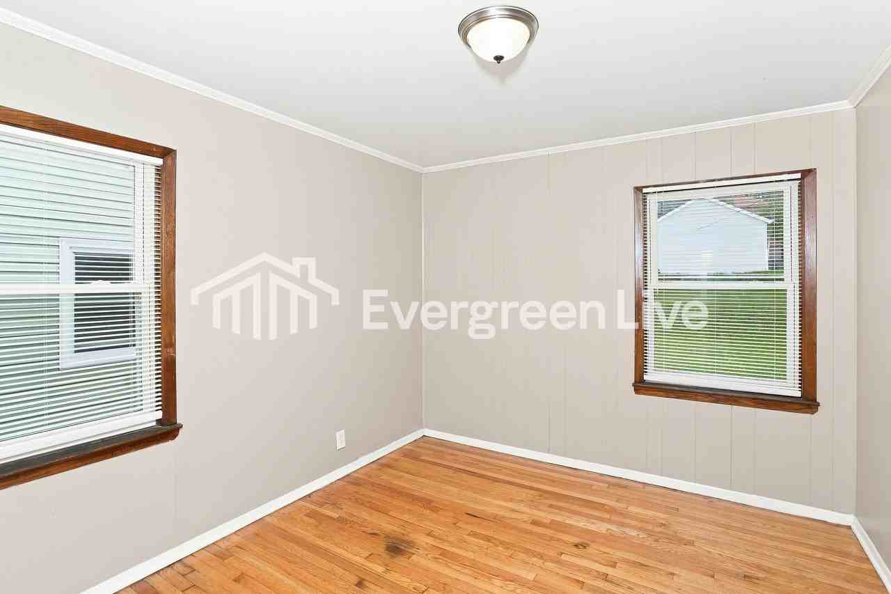 3524 N 60th St - Photo 4 of 15