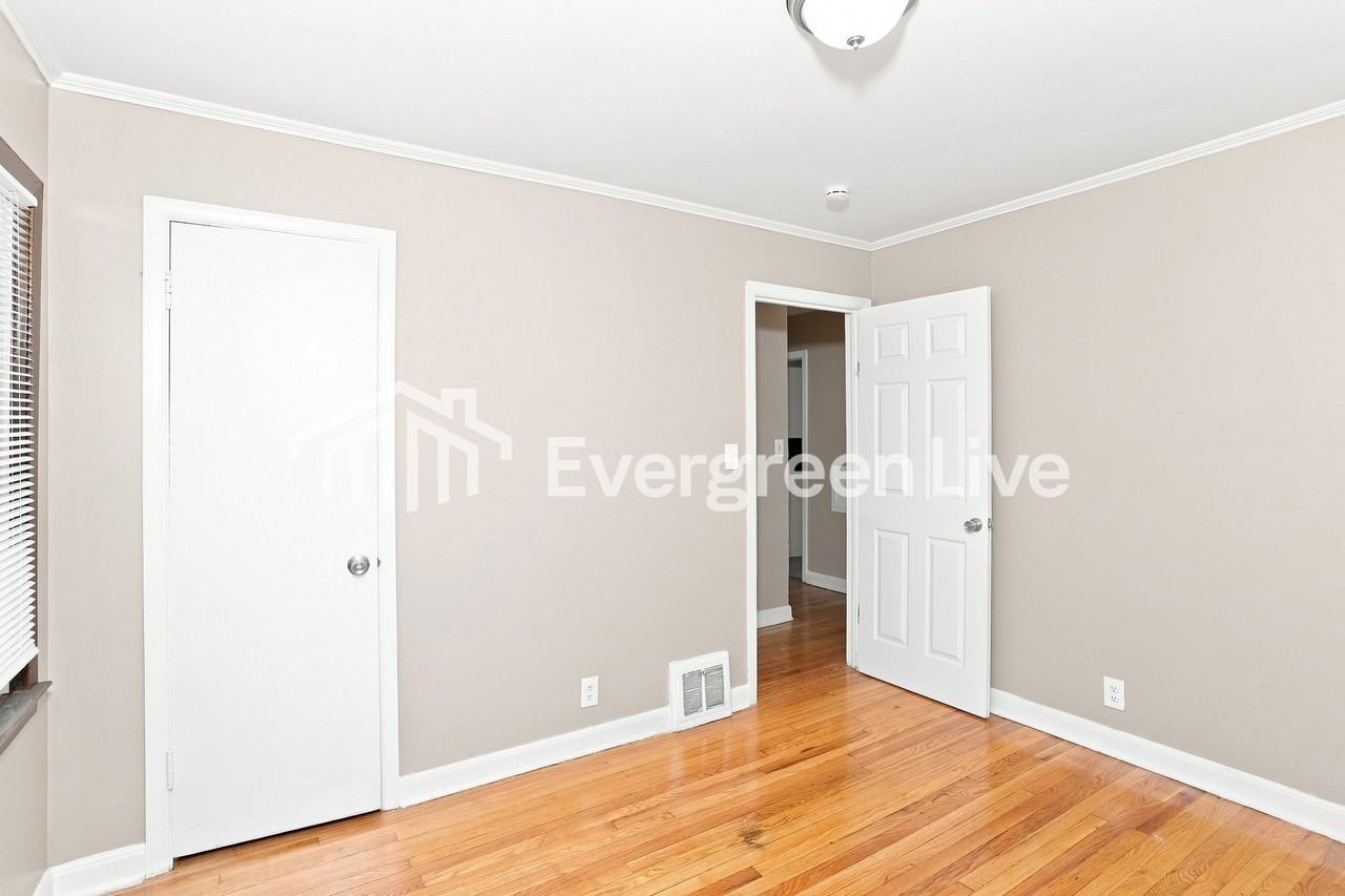 3524 N 60th St - Photo 6 of 15