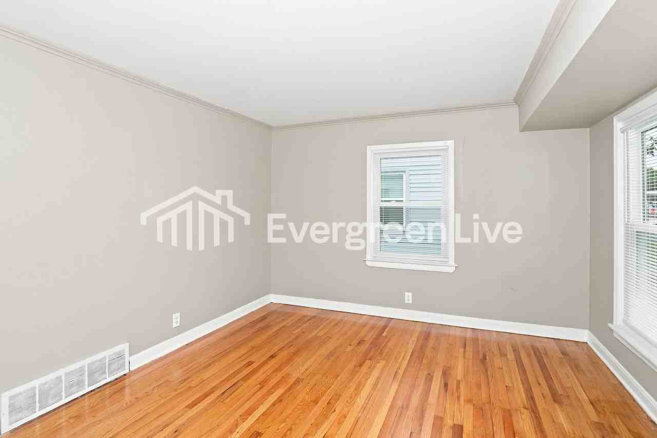 3524 N 60th St - Photo 7 of 15