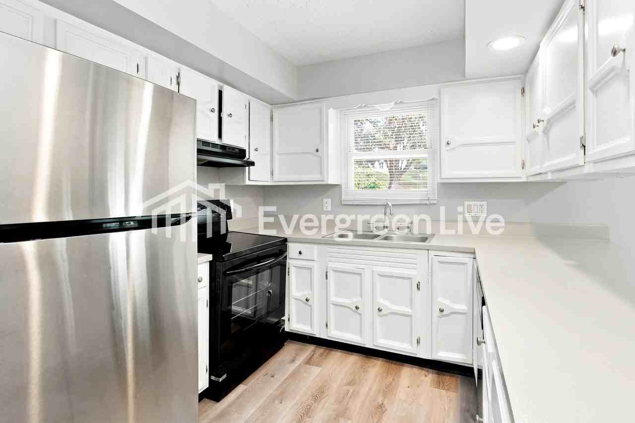 6728 Churchman Ave - Photo 5 of 15