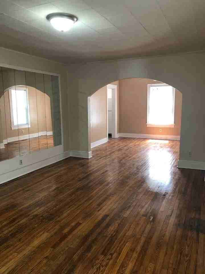 1204 Tunnel Blvd - Photo 2 of 9