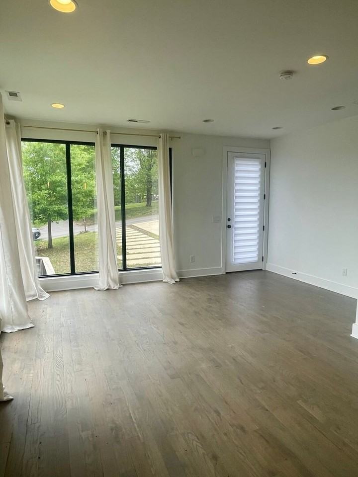 233 Riverside Dr - Photo 3 of 24