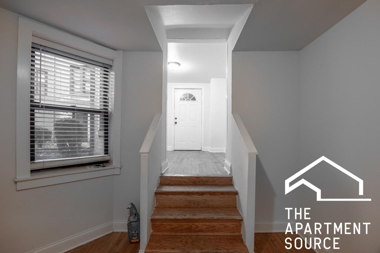 N Ashland Ave #E3 - Photo 6 of 10